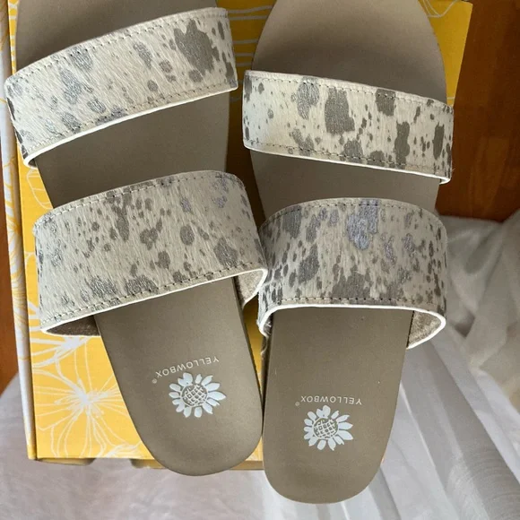 Yellow Box Women's White/Silver Cow Fur Wedge Sandals. NWT - Picture 2 of 4